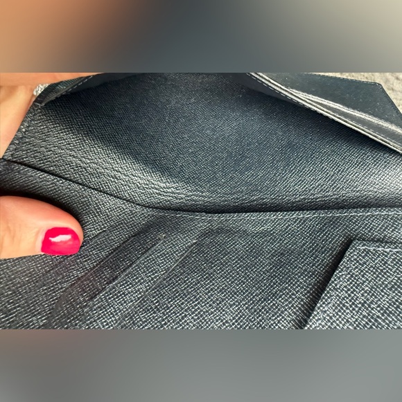 VGUC Louis Vuitton checkbook/card holder - Picture 5 of 7